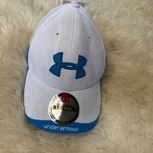 NWT Under Armour Women OSFA White Cap with Blue Logo Heatgear Active hat Running